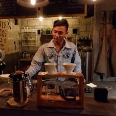 Profil CV Alqurniq Uwais