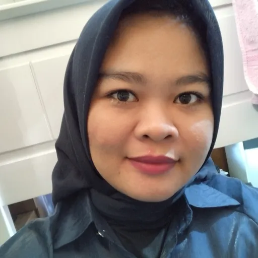Profil CV ayu indras wari - Staff Logistic