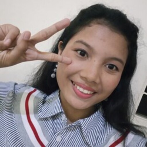 Profil CV Yeni Karlina - Penjaga Toko